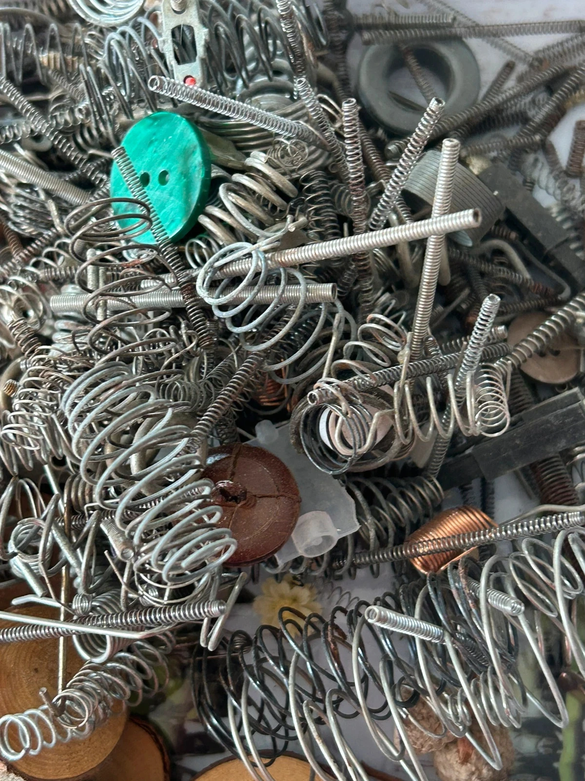 Grote partij, Oude atypische accessoires uit een atelierruimte – photo 4